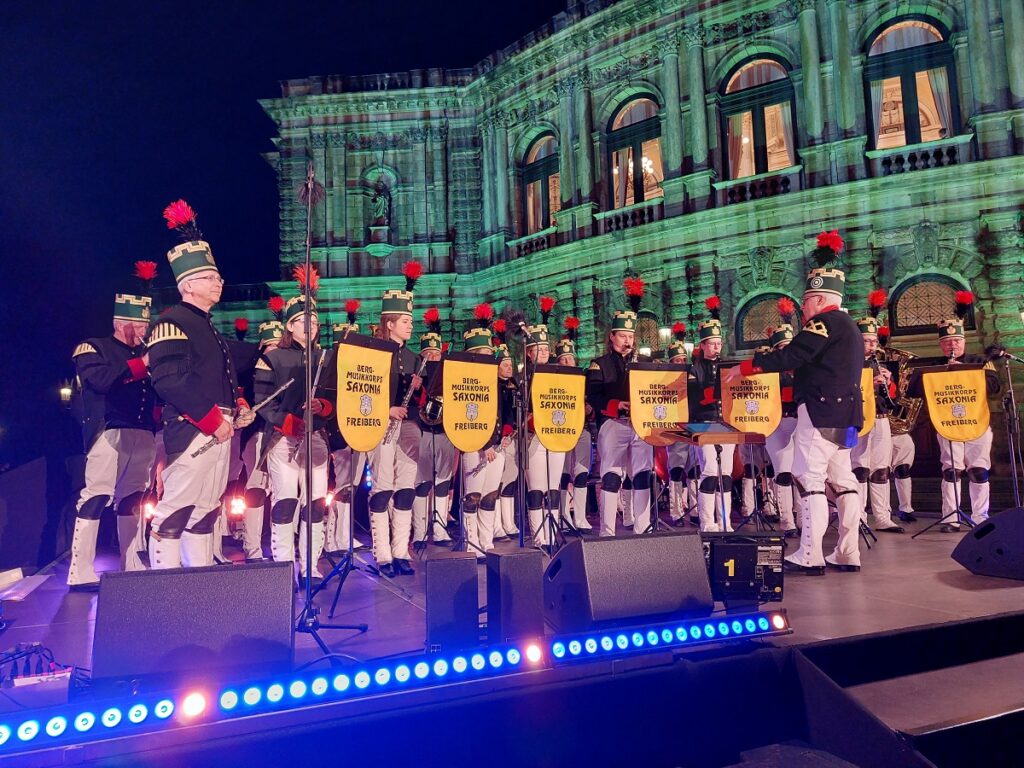 Bergmusikkorps beim SemperOpernball 2024 dabei